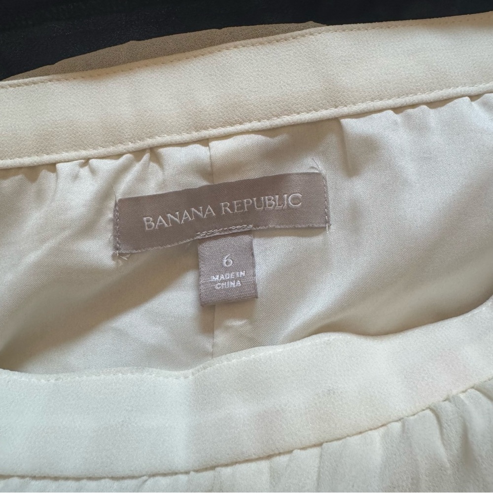 Elegant Black and White Pleated Skirt from Banana Republic - Picture 5 of 6